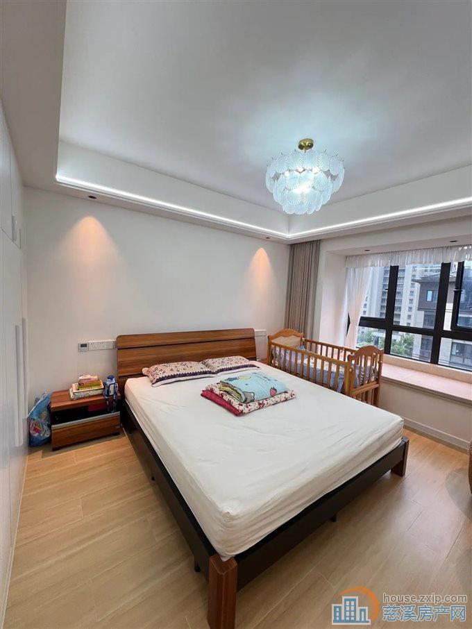 天铂佳苑123平165万精装修