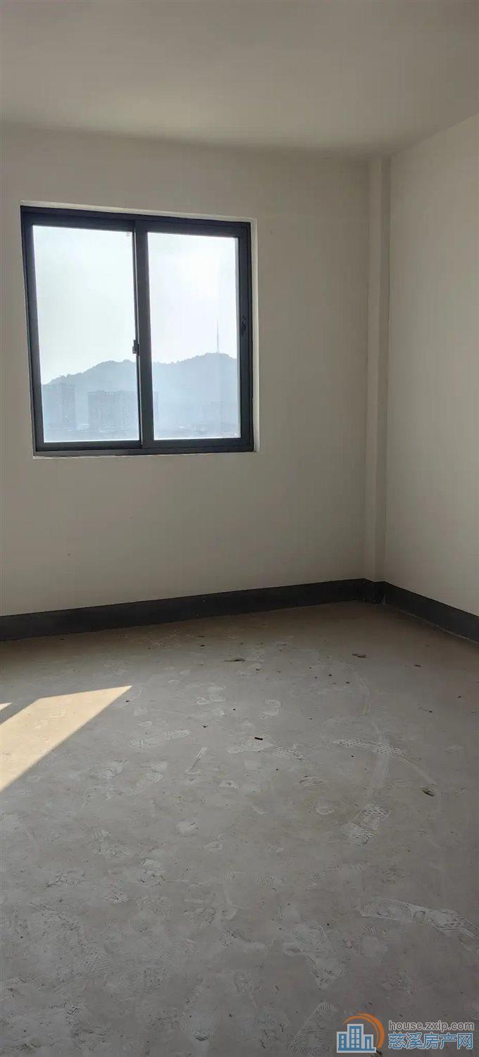 鸣北小区白坯103平105.8万带车位 