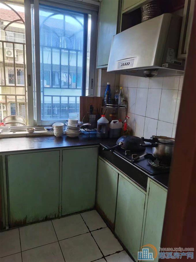 金南小区4楼73.6平+架空层88万直接