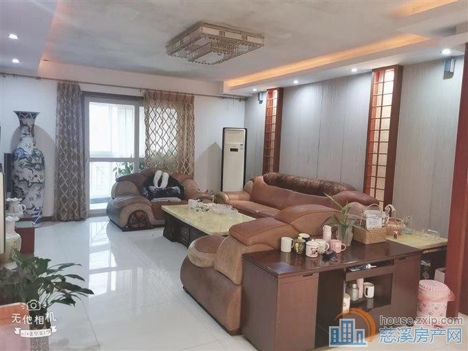 东方明珠三室两厅两卫+车位精装直接房源