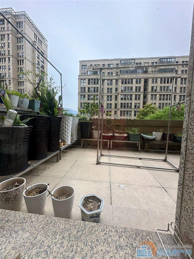  太子湾豪装186平带车位388万