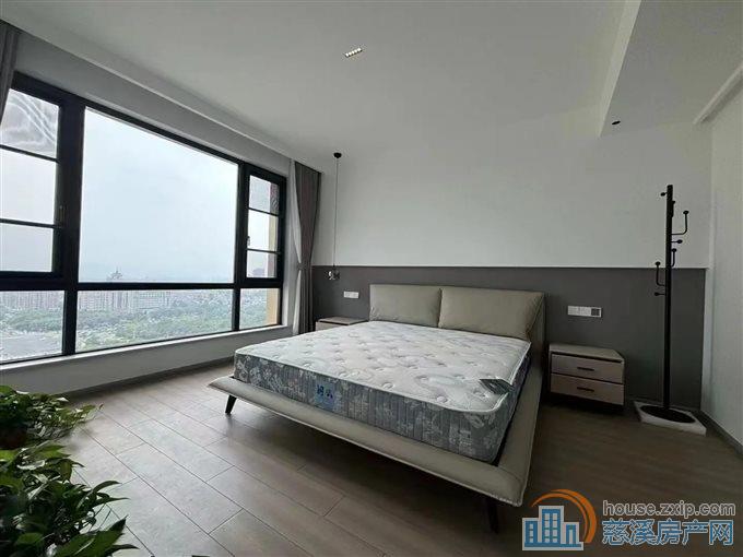 江滨之城 观楼层，全新精装七十万 送车位