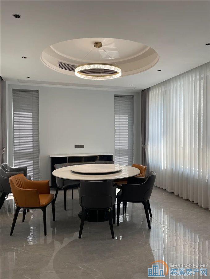 翡丽湾合院别墅 豪装未入住330万三车位