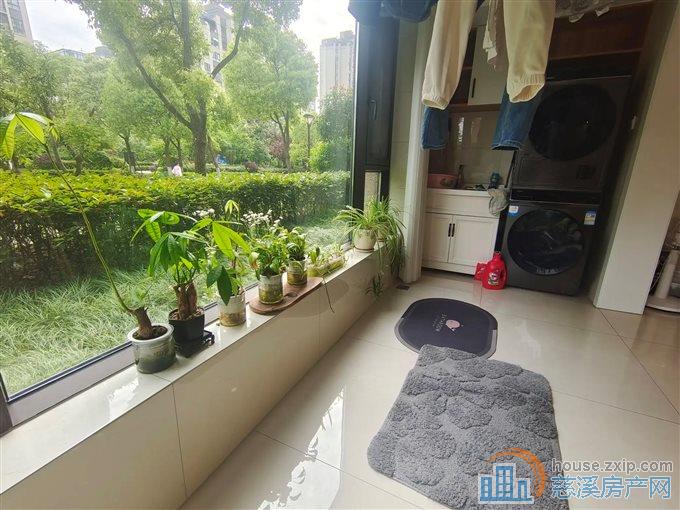 金仕华庭 精装三室 文锦书包房