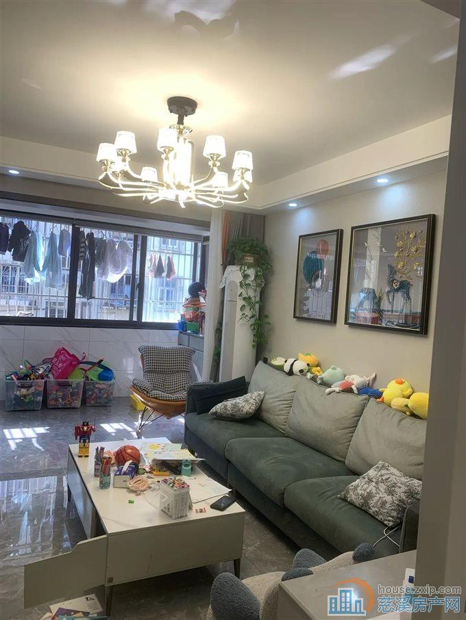 金山南区74平98万全新精装两居室