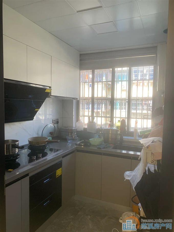 金山南区74平98万全新精装两居室