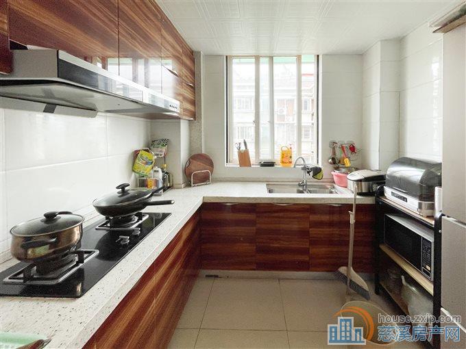 急 玲珑小区84.15平94万有杂物间