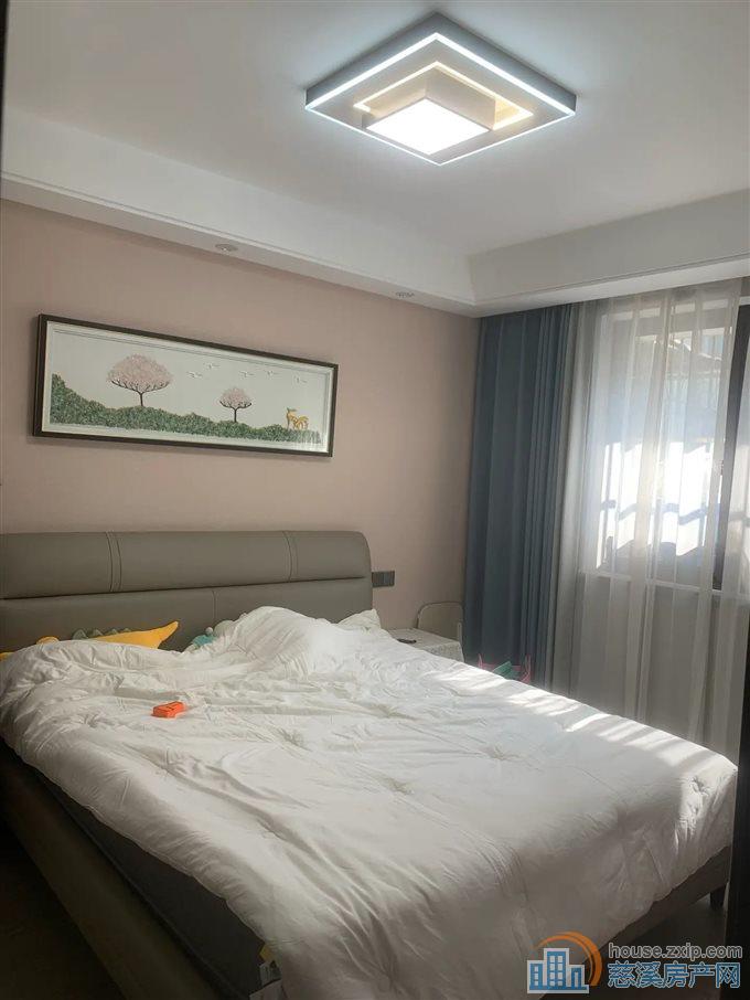 金山南区74平98万全新精装两居室