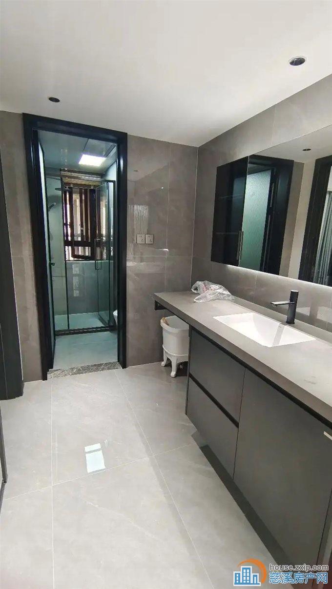 江滨之城102平全新精装修