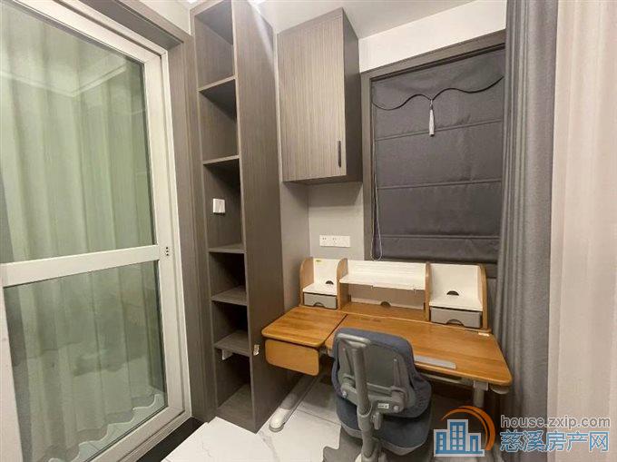 东方明珠单身公寓轻奢风装修2300元直