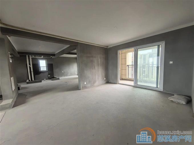 檀悦府 毛坯138平方228万东边套