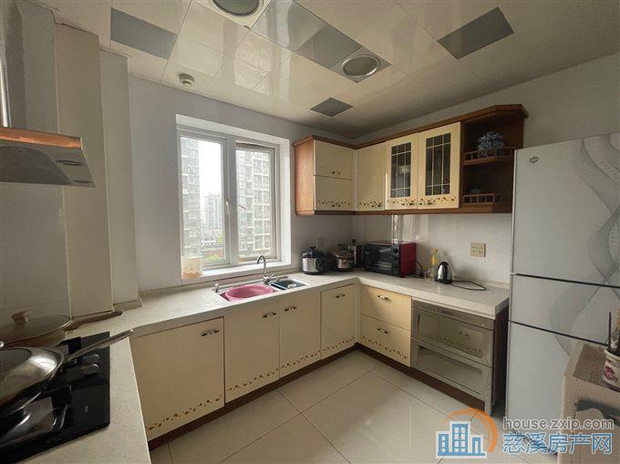 东方明珠城204平205万带车位四居室