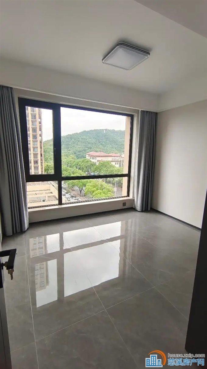 江滨之城102平全新精装修