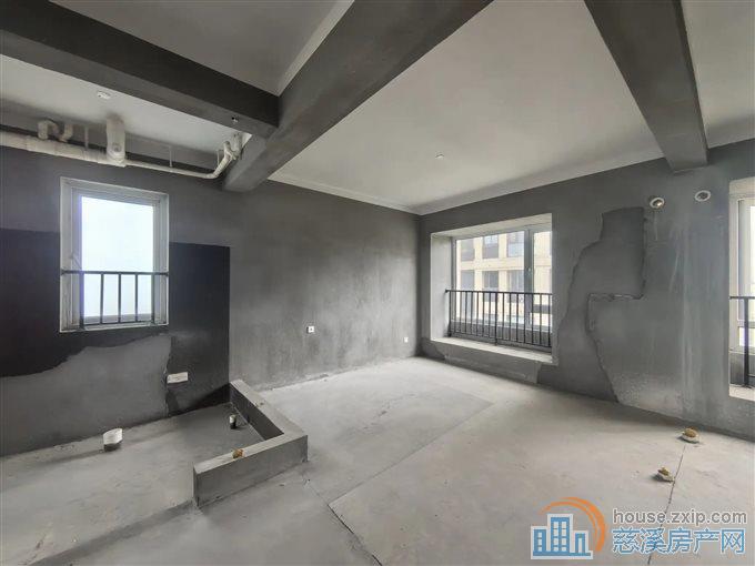 檀悦府 毛坯138平方228万东边套