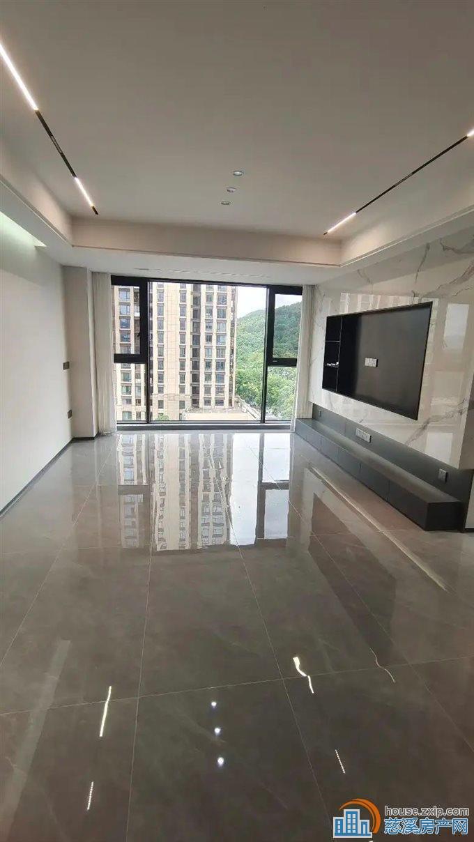 江滨之城102平全新精装修