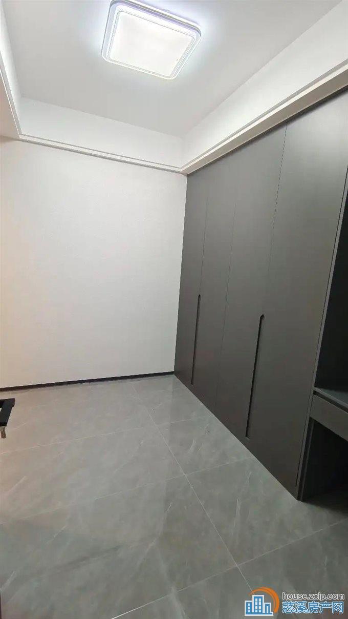 江滨之城102平全新精装修