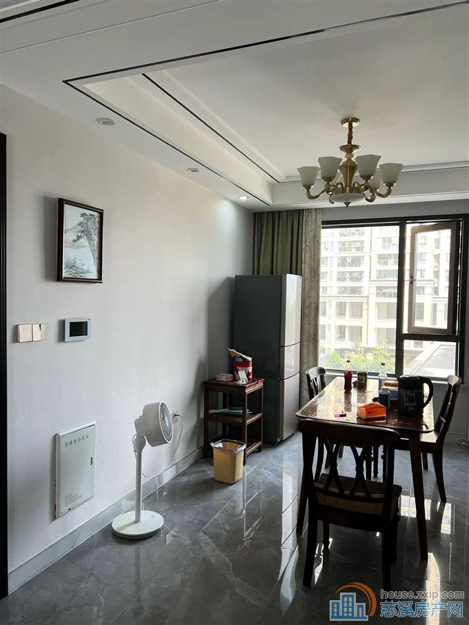 装修很不错的一套悦华府房子188万