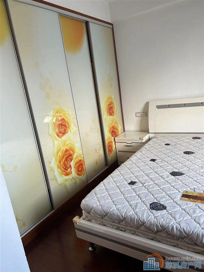 富丽湾2室精装拎包入住2100元直接钥匙