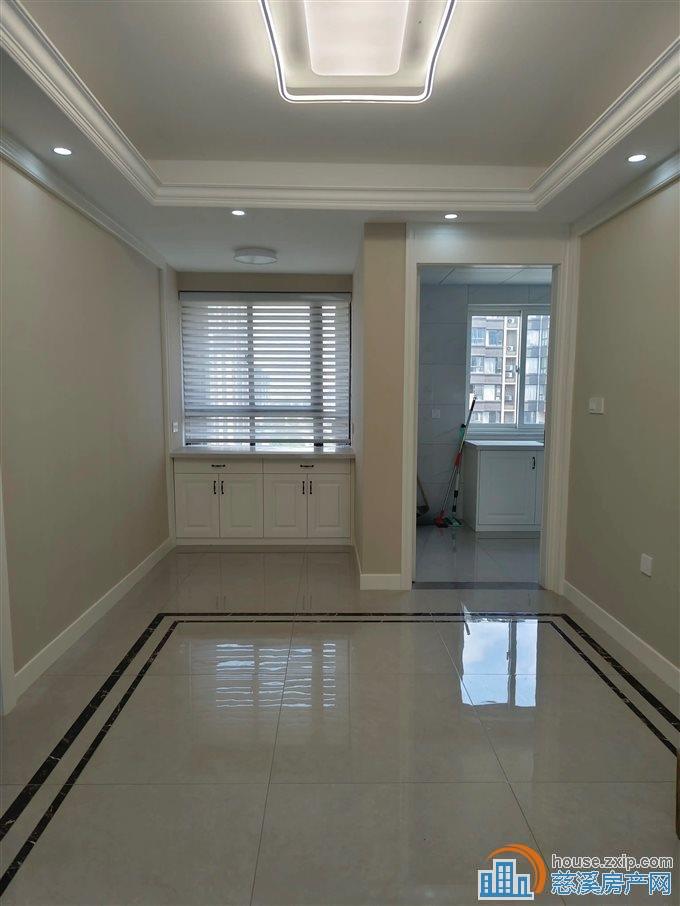 金仕华庭全新精装未入住 124平238万