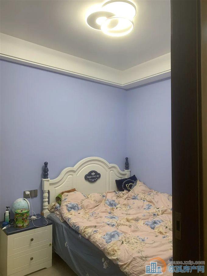 金山南区74平98万全新精装两居室