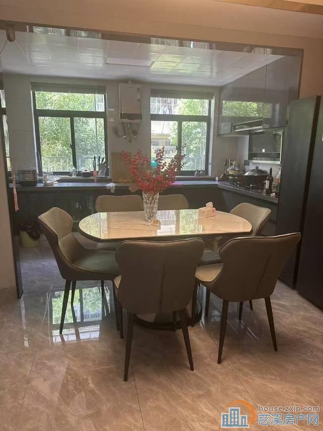 金南小区118平+架空层3室豪装直接房源