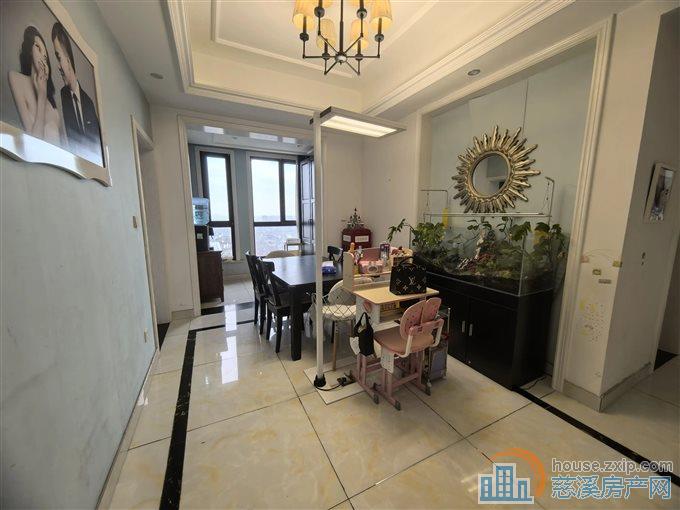 凯旋门精装 142平 238万