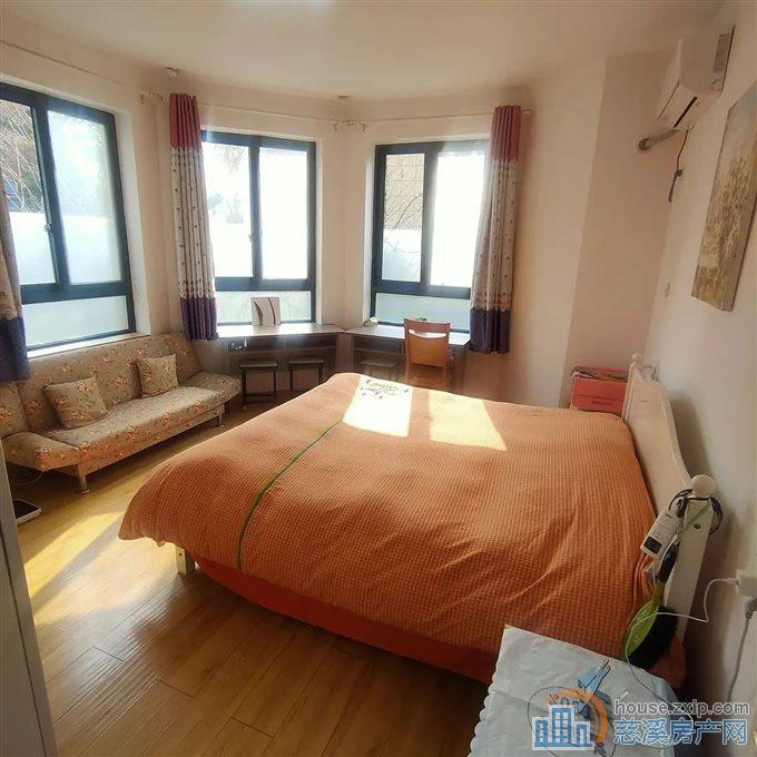 新潮塘南苑118平139万带车位文锦书包