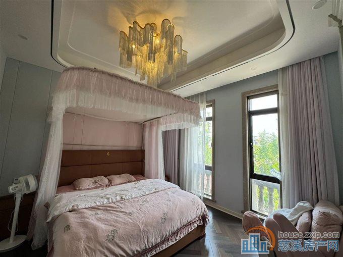 元亨雅园豪装别墅 超大花园双车位