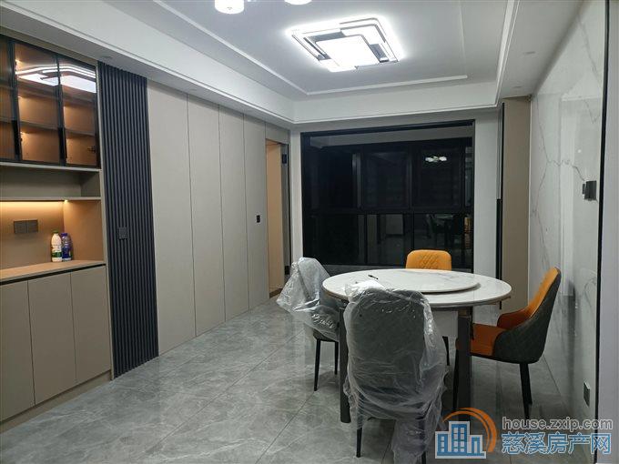 蔚蓝云图 精装未住过 85平方109万