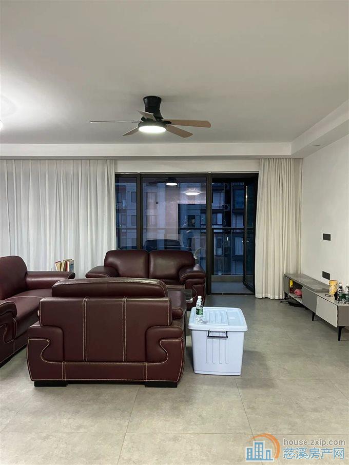 银杏小镇 精装边套 中上楼层 位置好