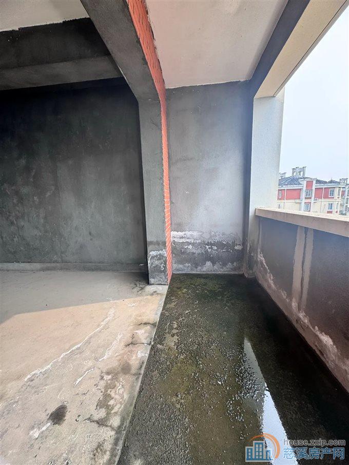 嘉都苑138平95.8万带大车库三居室