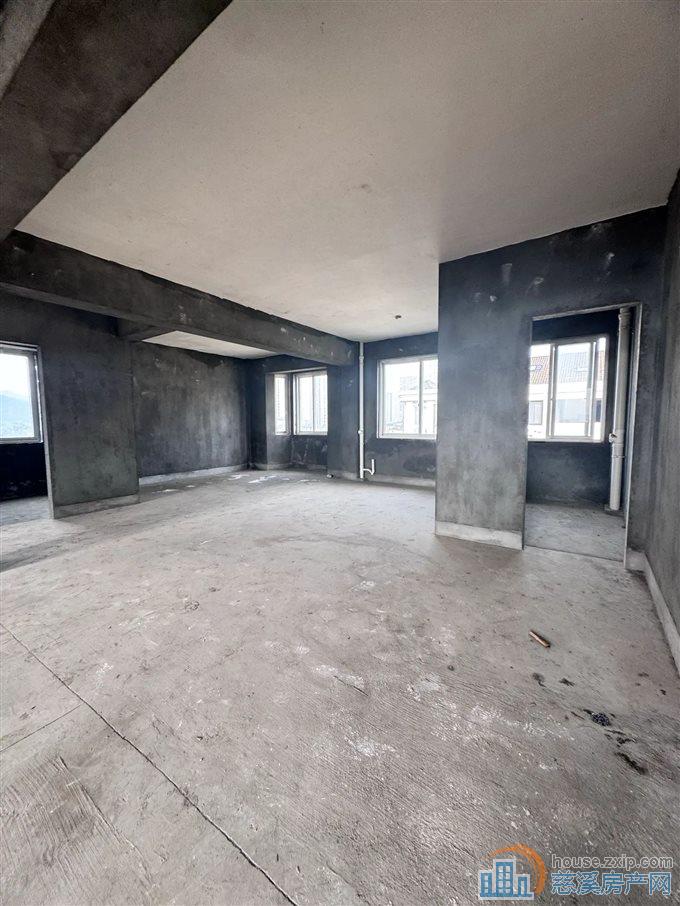 嘉都苑138平95.8万带大车库三居室