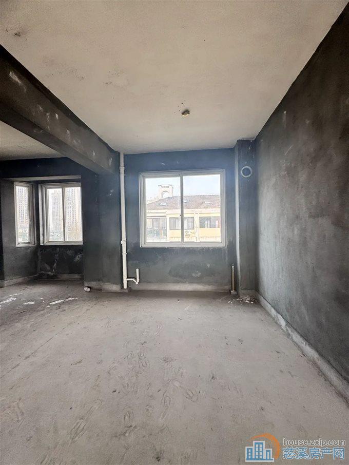 嘉都苑138平95.8万带大车库三居室