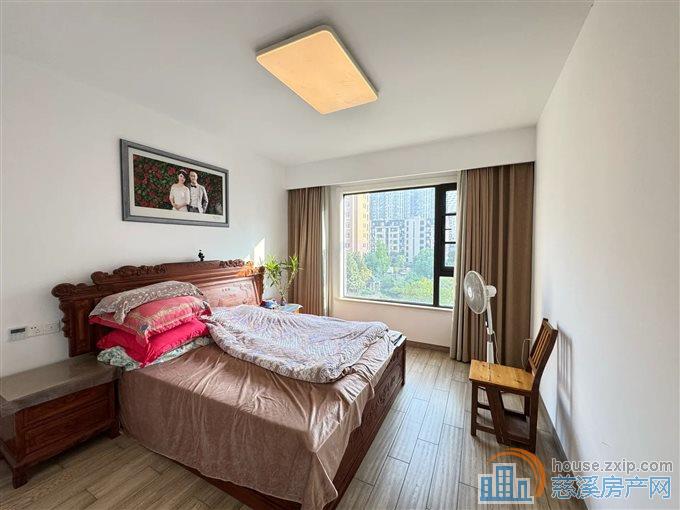 俯院江南南区143平260万满五唯一