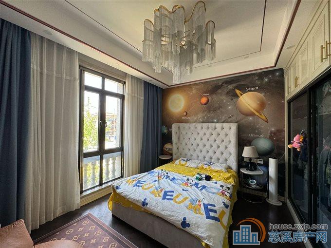 元亨雅园豪装别墅 超大花园双车位