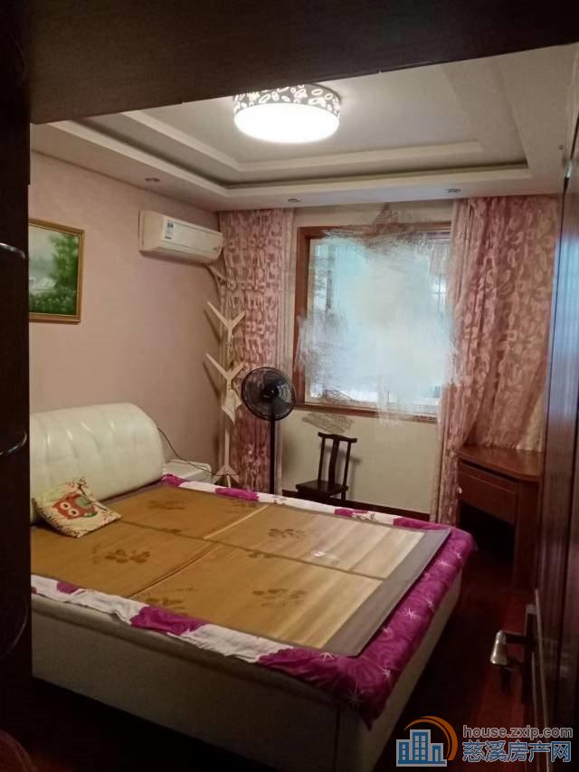 金山新村1楼60平+架空层精装78万