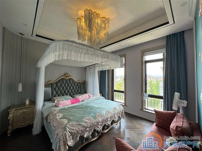 元亨雅园豪装别墅 超大花园双车位