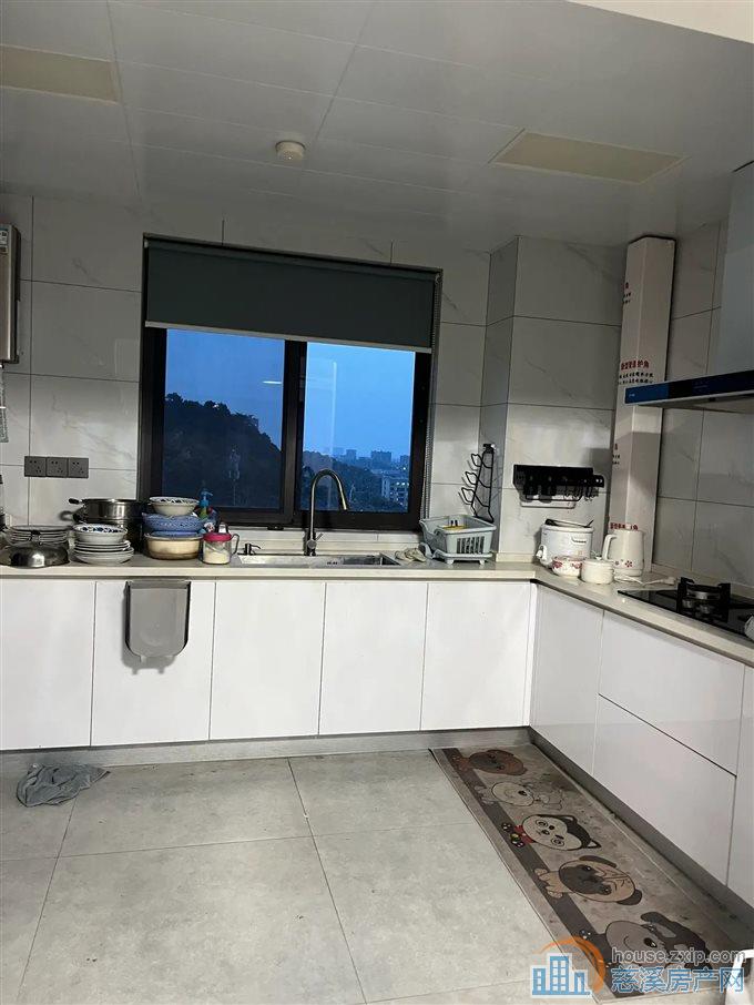 银杏小镇 精装边套 中上楼层 位置好