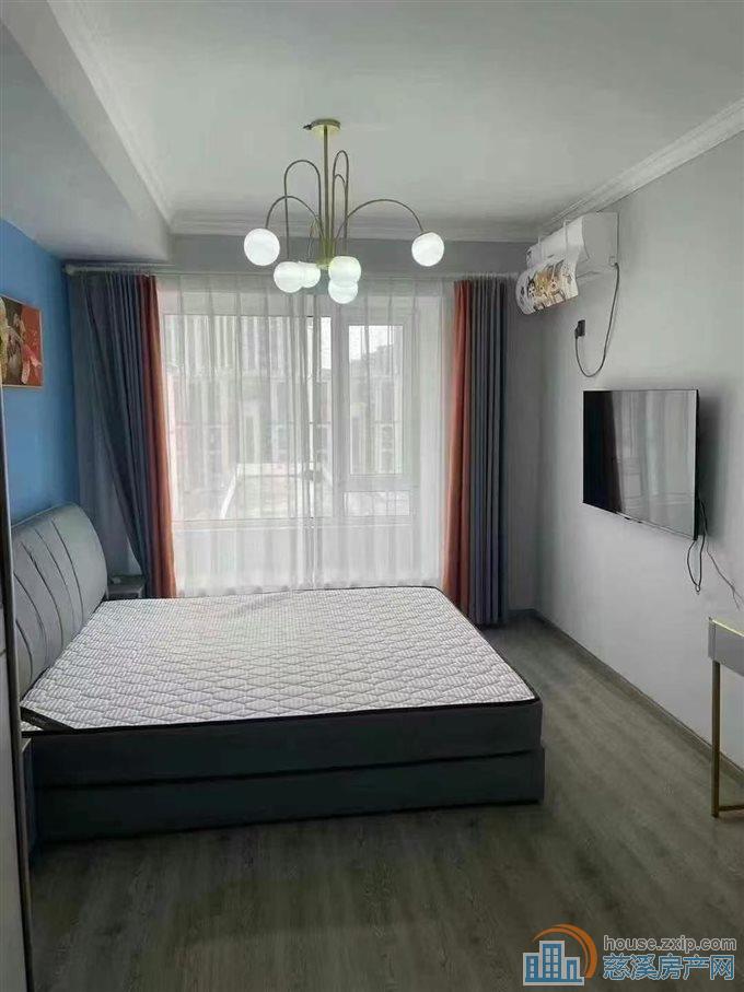 檀悦府100平中间层满2年168万普装