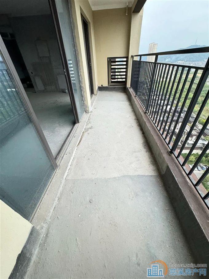 阳光城翡丽湾 全新毛坯 独立门厅