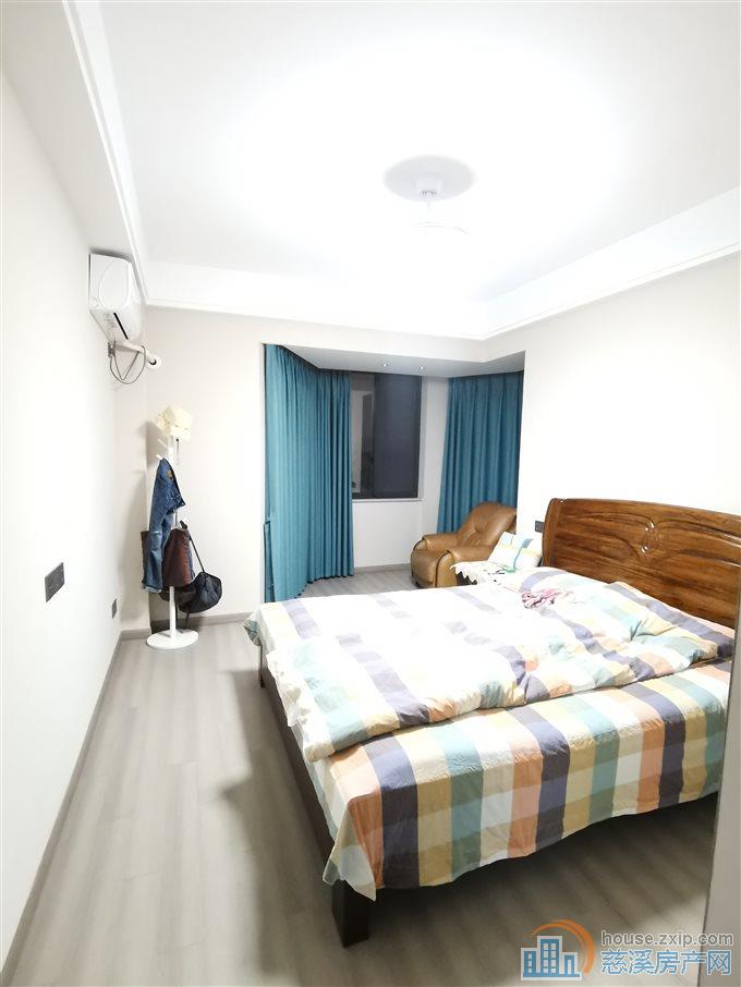 嘉都苑4楼三室两卫十车库3室精装修直接房