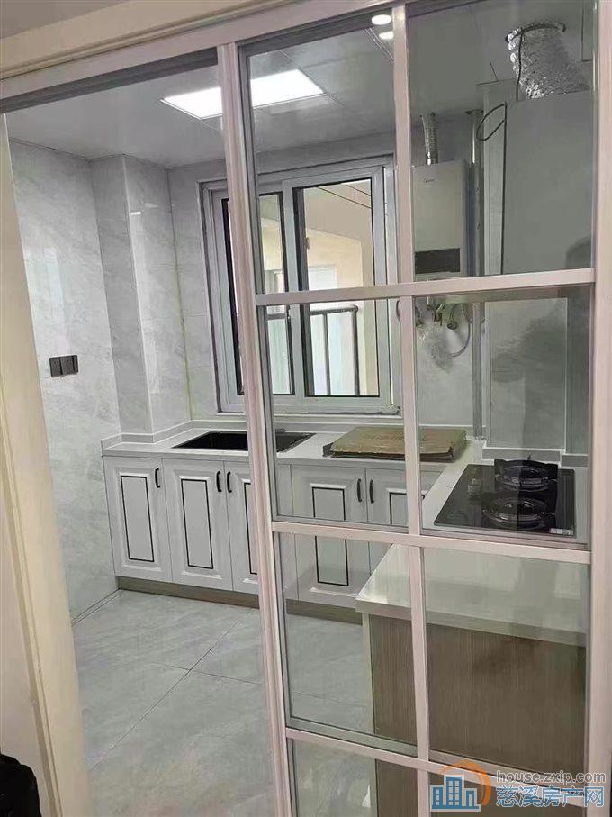 檀悦府100平中间层满2年168万普装