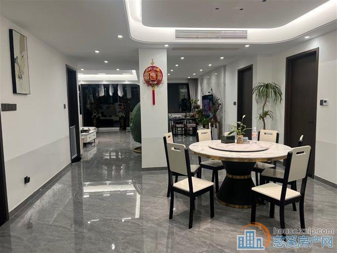 秀水华庭，南北通透朝南三间面积179