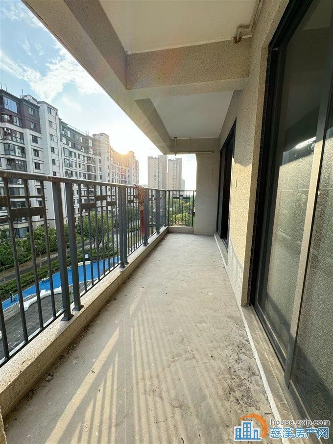 阅江府，文锦电梯洋房，带车位278万中间