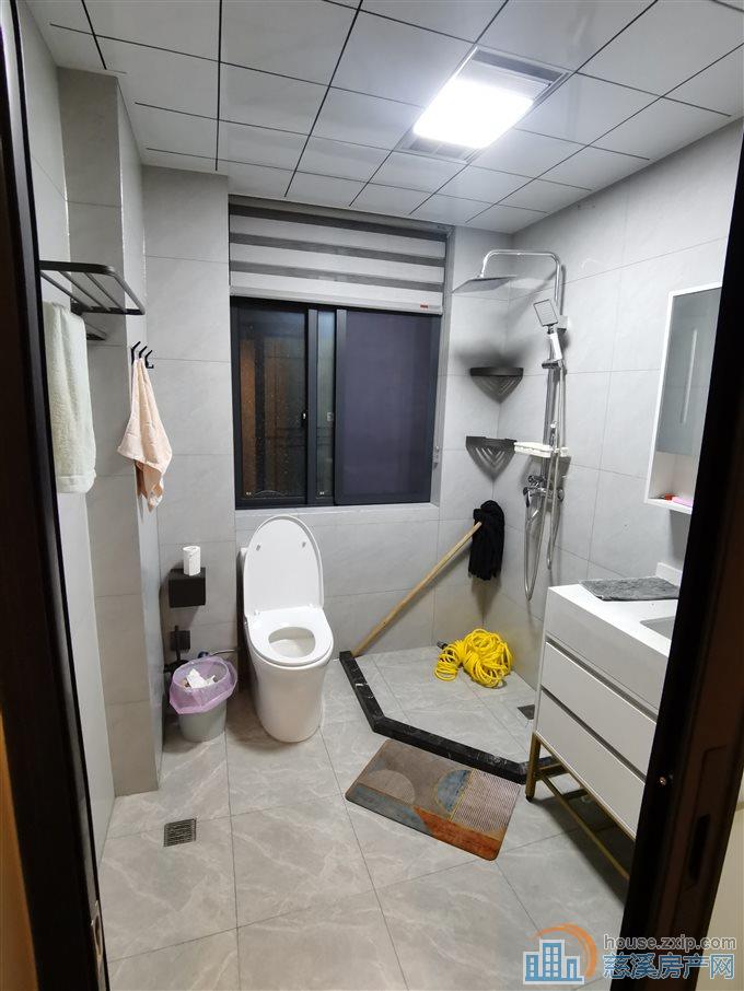 嘉都苑4楼三室两卫十车库3室精装修直接房