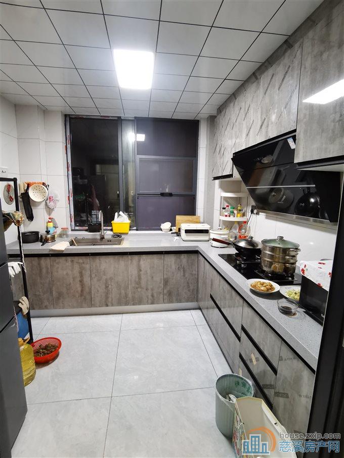 嘉都苑4楼三室两卫十车库3室精装修直接房