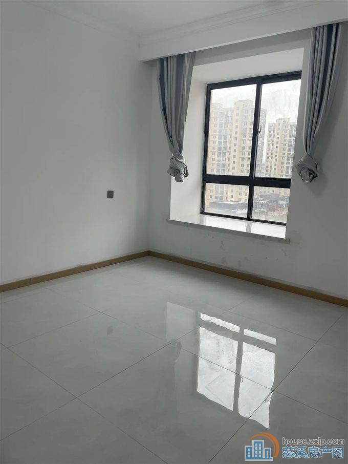 观湖佳苑143平192万带车位杂物间