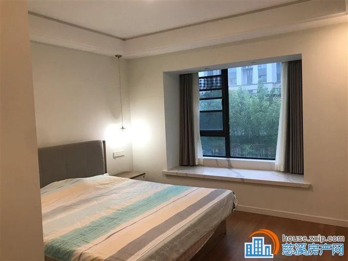 阅江府132平249.8万文锦书包