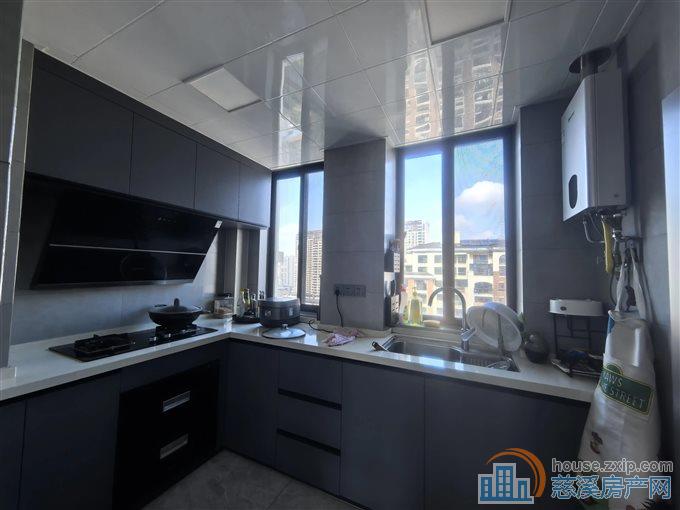 城西青樾府附近全新现代精装看图说话