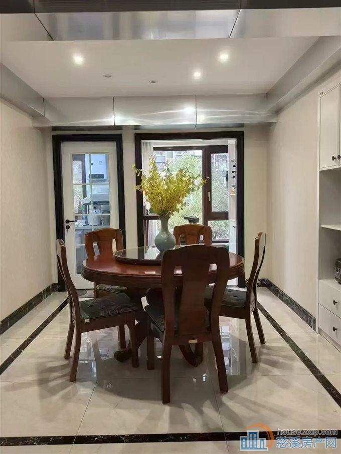 金仕华庭142平精装带车位诚售